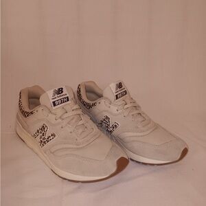 Women’s new balance, tennis shoes